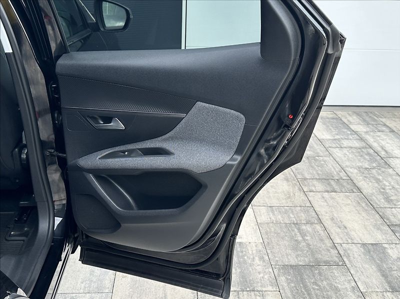 Peugeot 3008 1,5 BlueHDI 130PS  Active - fotka 21 z 55