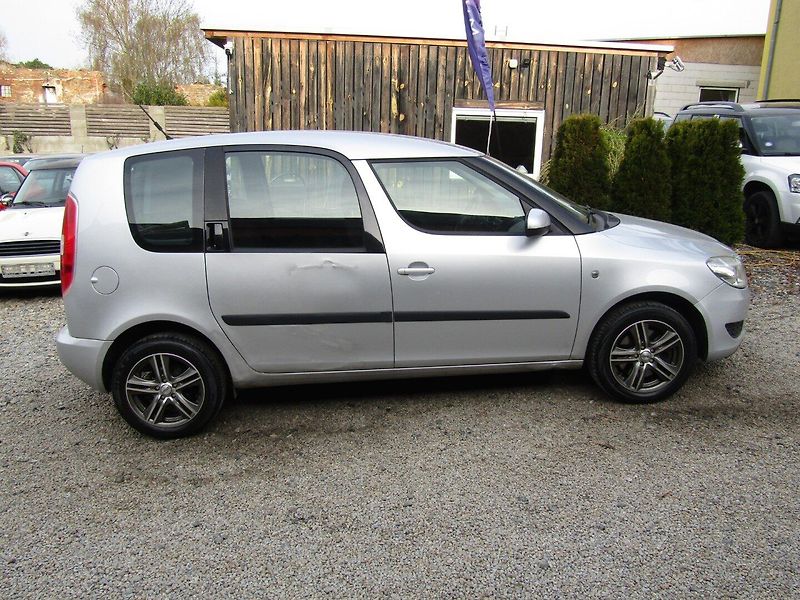 Škoda Roomster (2011) 1.6 TDI 66kW - fotka 9 z 36