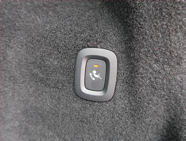 Volvo XC60 (2022) T6 Recharge - fotka 27 z 29