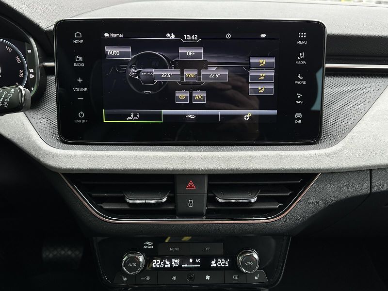 Škoda Scala 1.5TSi DSG 150PS LED V.Cockpit - fotka 24 z 44