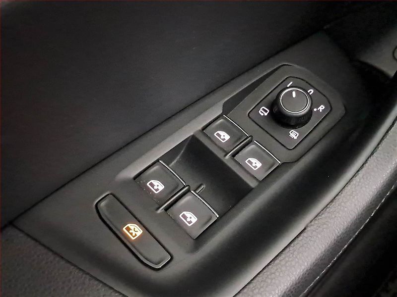Volkswagen Passat (2019) 2.0 TDI, Kůže, Tempomat - fotka 20 z 23