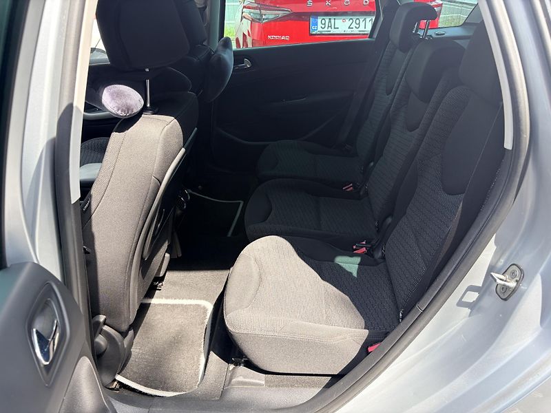Peugeot 308 SW 1.6HDI TAŽNÉ - fotka 18 z 27