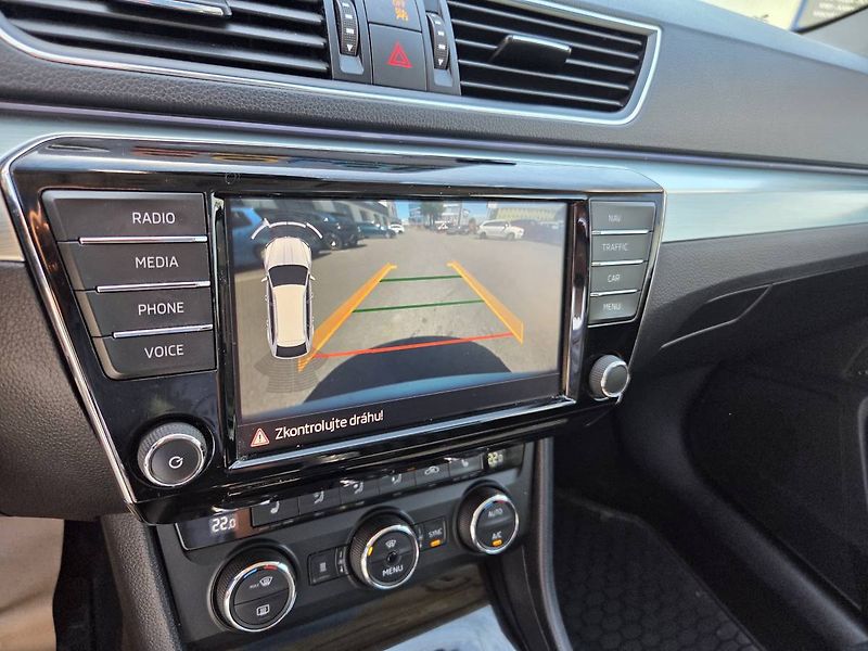 Škoda Superb (2015) 1.4 TSI Style Plus - fotka 25 z 53