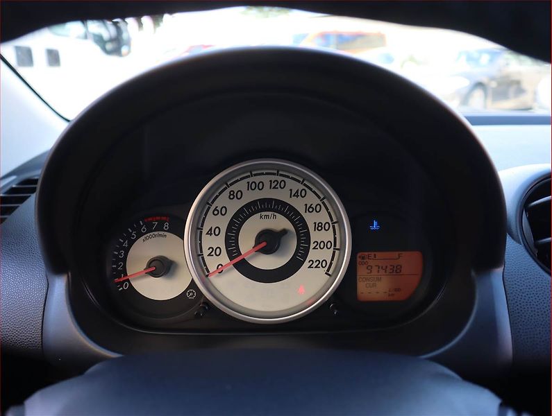 Mazda 2 (2008) 1.5 i, Tempomat, Park. senzory - fotka 11 z 15