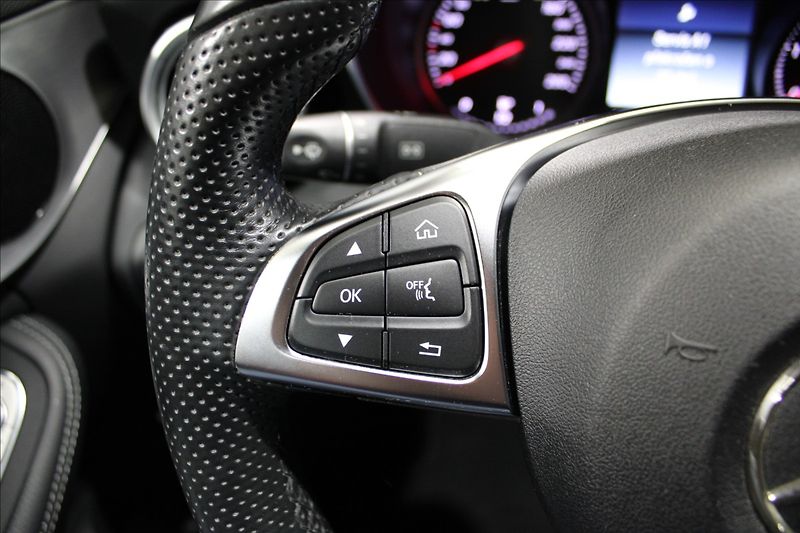 Mercedes-Benz Třídy C 1,6 200d AMG line - fotka 20 z 35
