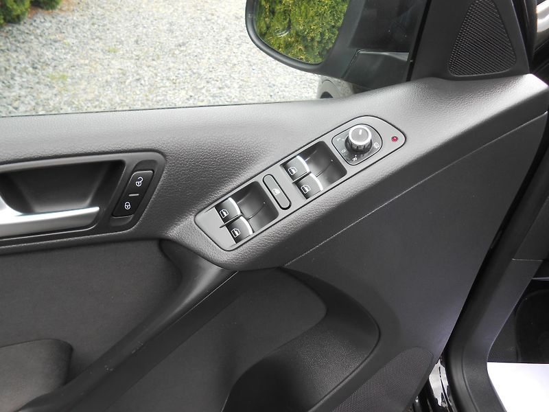 Volkswagen Tiguan 2.0TDi 103KW,,XENONY,DSG - fotka 24 z 40