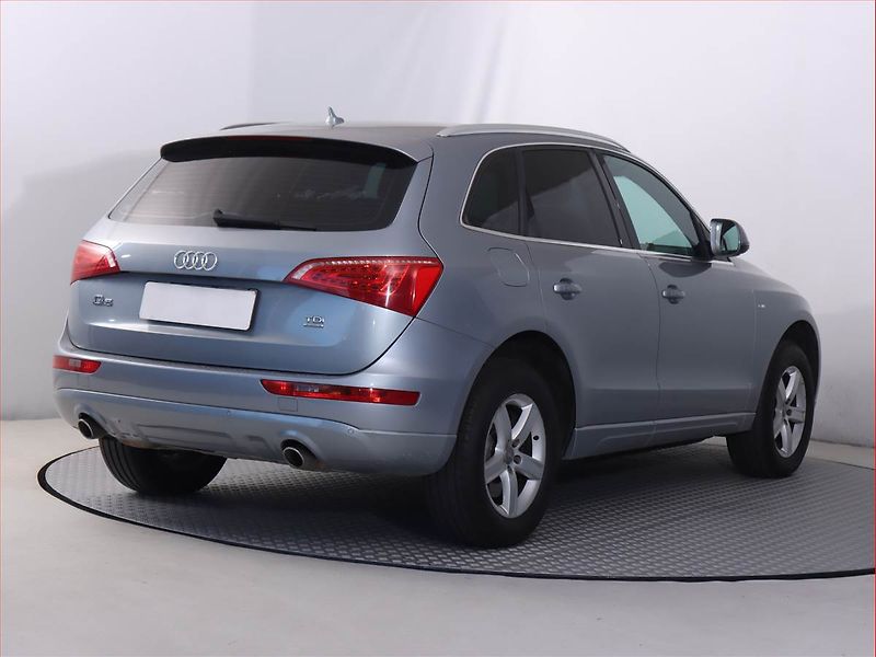 Audi Q5 (2010) S line 3.0 TDI, 4X4, Automat - fotka 5 z 19