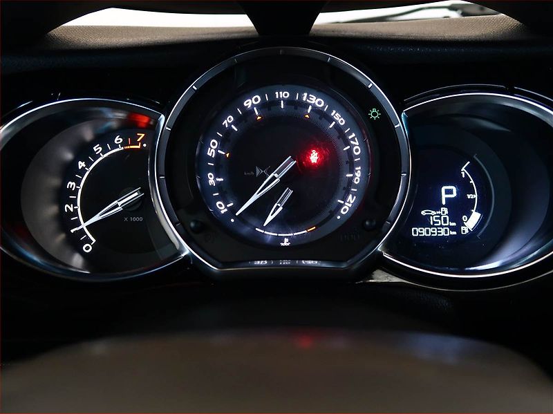Citroën DS3 (2016) 1.2 PureTech, Automat, Navi - fotka 11 z 16