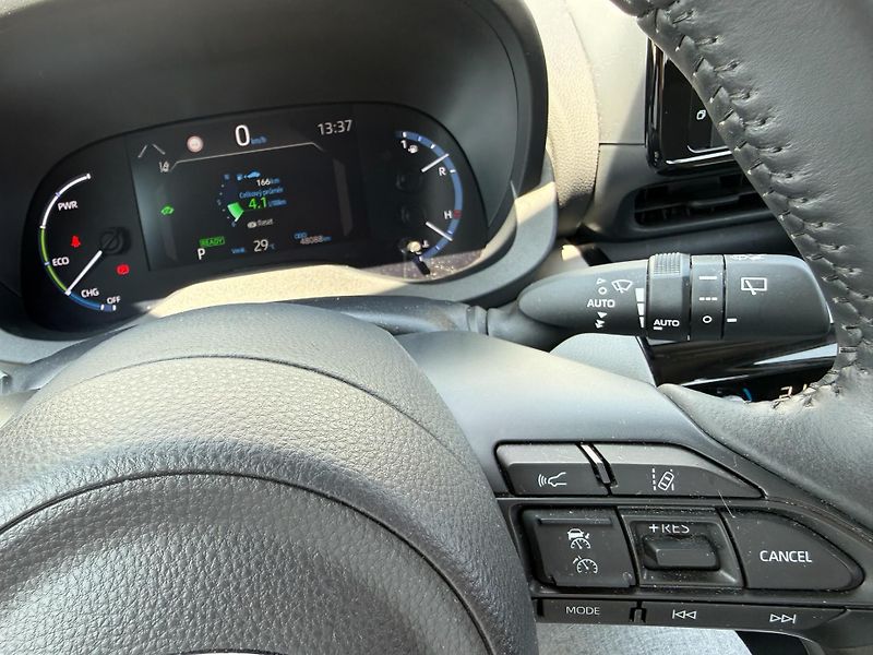 Toyota Yaris Cross 1.5 HSD e-CVT Comfort Tech - fotka 18 z 27