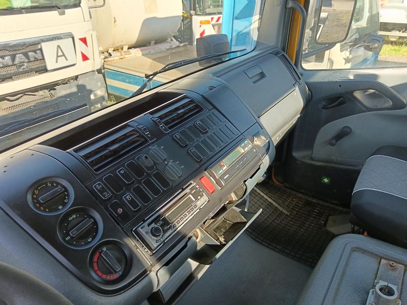 Mercedes-Benz Atego (2004) 1318 4x4 Kontejner 7T Analog  - fotka 18 z 19