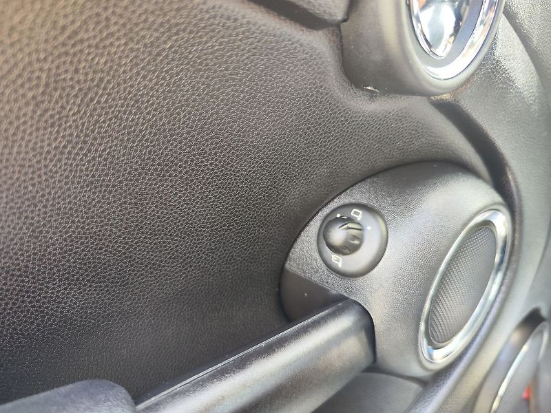 Mini Cooper 1.6/90kW PANO,NAVI - fotka 25 z 26