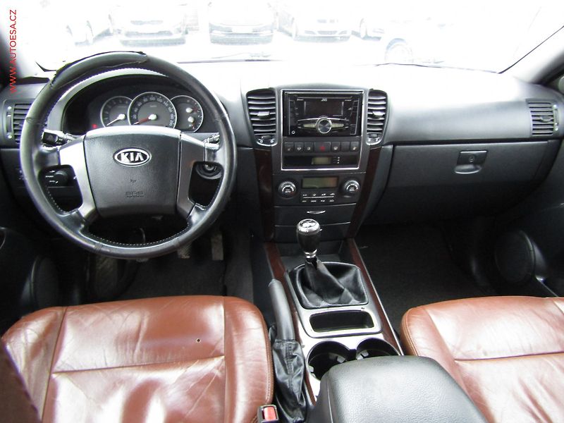 Kia Sorento (2008) 2.5 CRDi, ČR, AC, park.asist - fotka 8 z 18