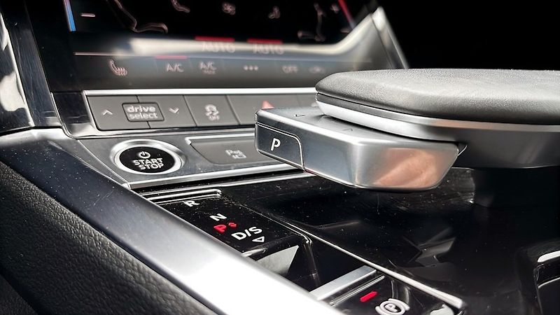 Audi Q8 e-tron 50 - 95 kWh Kůže Kamera DPH - fotka 13 z 15