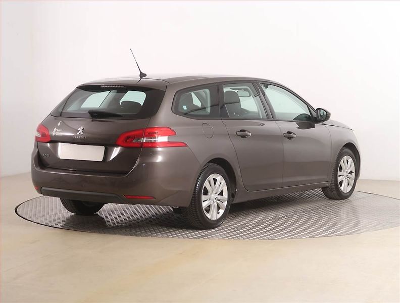 Peugeot 308 (2014) 1.6 e-HDi, Navi, Tempomat - fotka 5 z 18