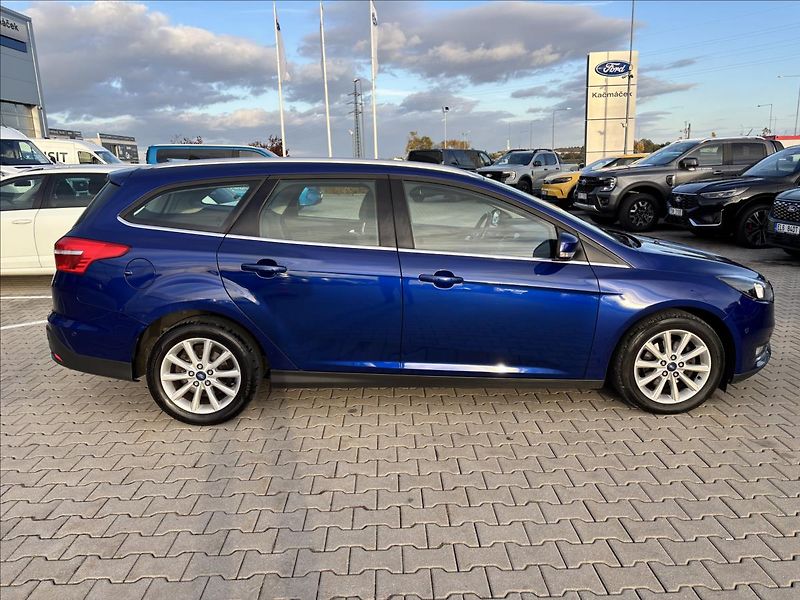 Ford Focus 1,5 TDCI 88kW Titanium - fotka 6 z 38