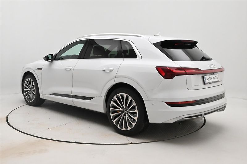 Audi e-tron 55 300 kW QUATTRO S-LINE Záruk - fotka 7 z 31