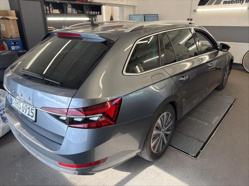 Škoda Superb 2,0 TDI,WEBASTO,TAŽNÉ - fotka 4 z 10