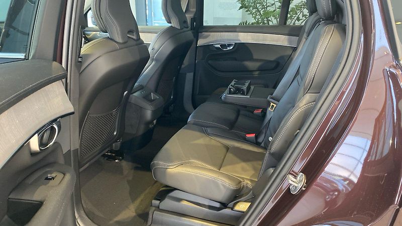 Volvo XC90 (2026) ULTRA BRIGHT, T8 AWD, 228+107 - fotka 9 z 11