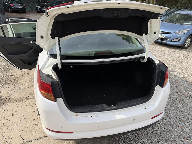Kia Optima 1,7 CRDi AUTOMAT - fotka 8 z 12