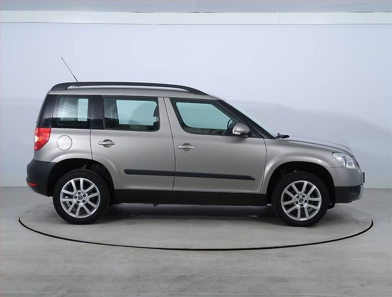 Škoda Yeti (2010) 2.0 TDI, 4X4, ČR,1.maj - fotka 6 z 18