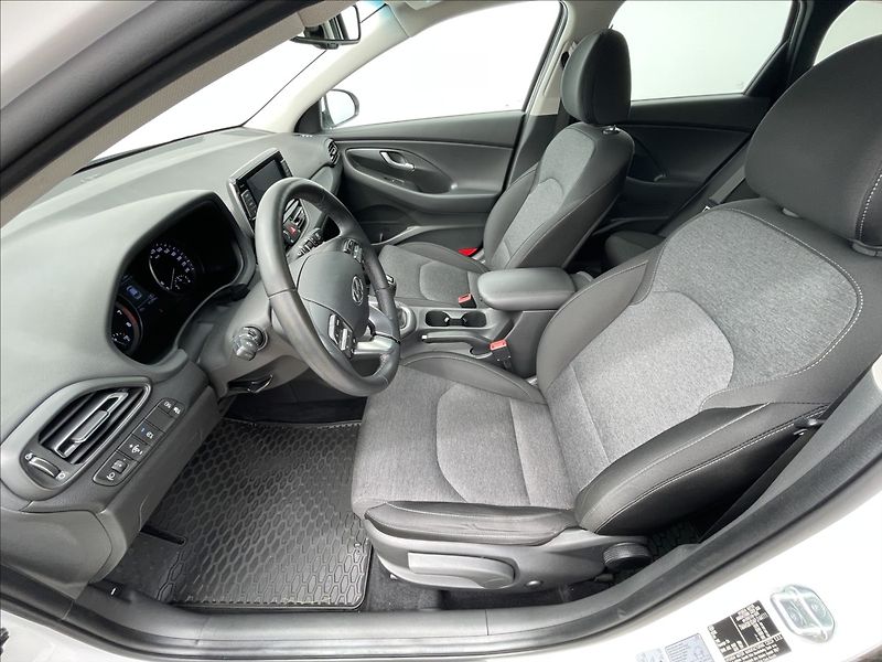 Hyundai i30 1,5 T-GDI Combi Smart - fotka 4 z 23