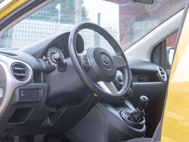 Mazda 2 (2008) 1.4i 63KW – PO SERVISU - fotka 11 z 33