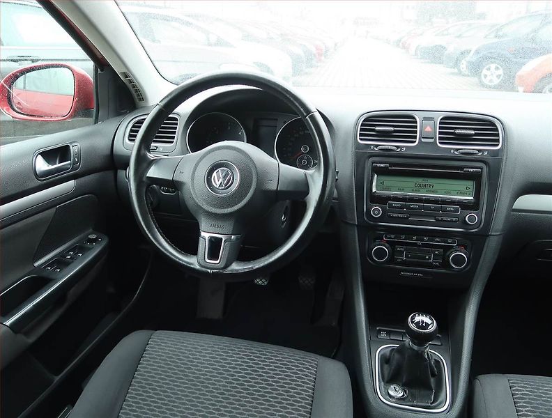 Volkswagen Golf (2010) 1.6 TDI, po STK, jezdí výborně - fotka 7 z 15