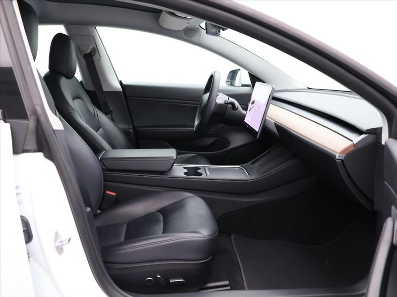 Tesla Model 3 LR 366kW 75kWh AWD DPH - fotka 5 z 25