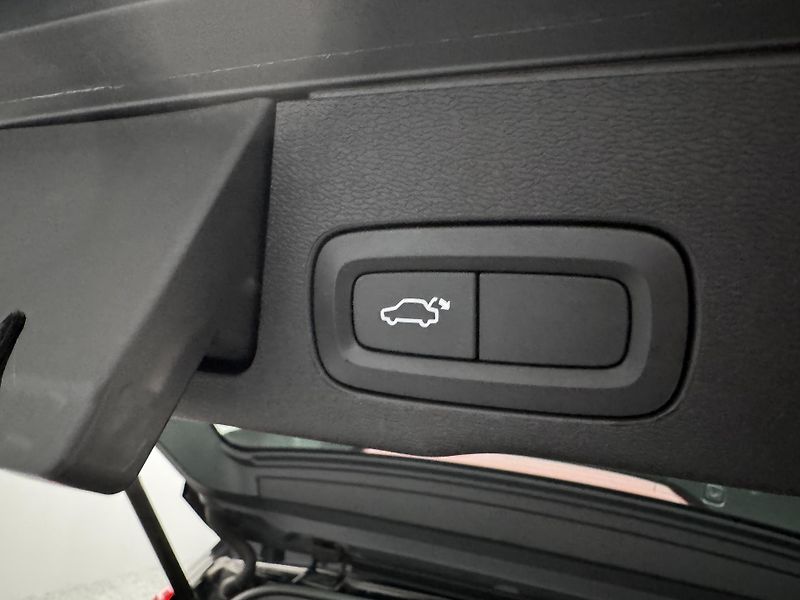 Volvo XC60 D4 AWD MOMENTUM CZ 1.maj - fotka 22 z 39