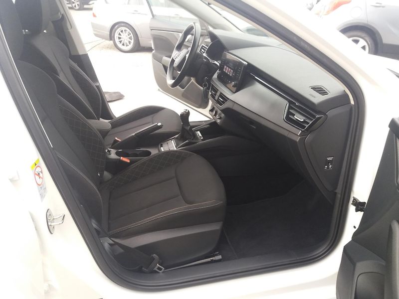 Škoda Scala 1.0TSi,70kW,LED,P.SENZOR,CEBIA - fotka 15 z 23