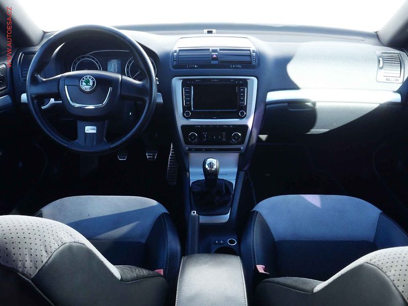 Škoda Octavia (2009) 2.0 TDi, RS, xenon, navi - fotka 8 z 15