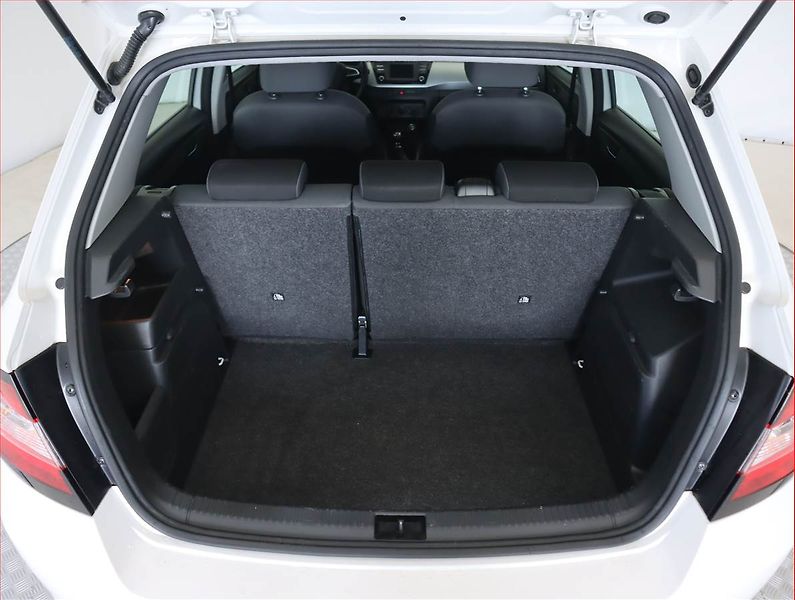 Škoda Fabia (2015) Ambition 1.2 TSI, Serv.kniha - fotka 14 z 16