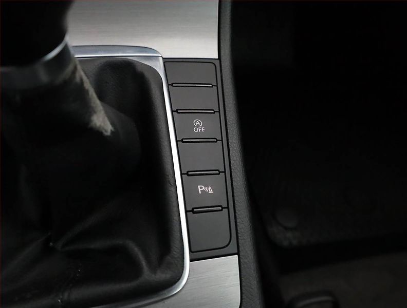 Volkswagen Passat (2011) Highline 2.0 TDI, Serv.kniha - fotka 13 z 17