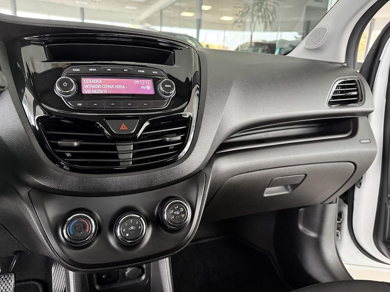 Opel Karl 1,0i 55kW*Tempomat*Klima*DPH - fotka 20 z 30