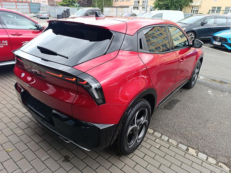 Alfa Romeo Junior (2026) Sport Speciale 1.2 Turbo Hybr. - fotka 7 z 34