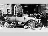 Packard Twin-6 cara Mikuláše II. vybavený pásovým podvozkem Adolpha Kégresse.