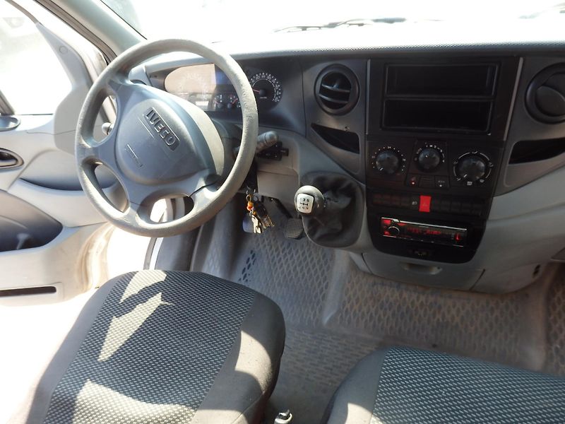 Iveco Daily 2.3 D ABS, KLIMATIZACE - fotka 13 z 14