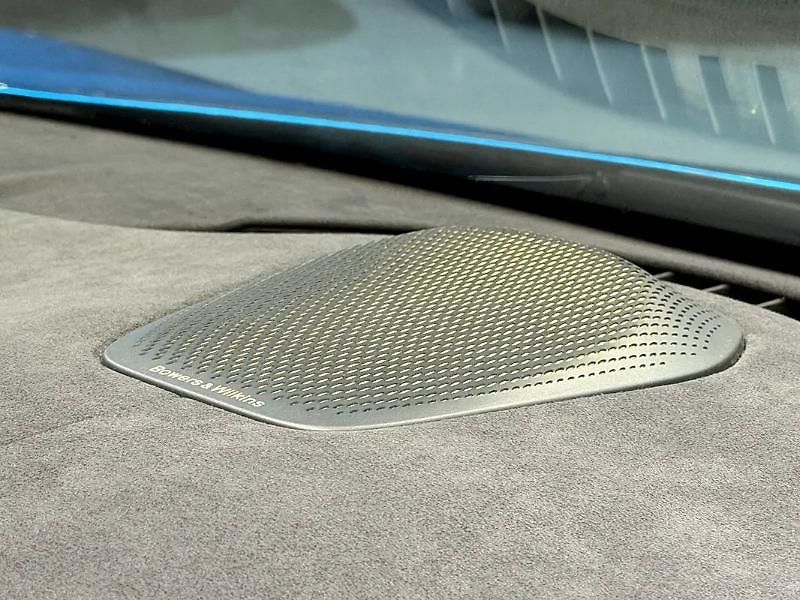 McLaren Ostatní (2023) Hybridní sportovní model - fotka 14 z 15
