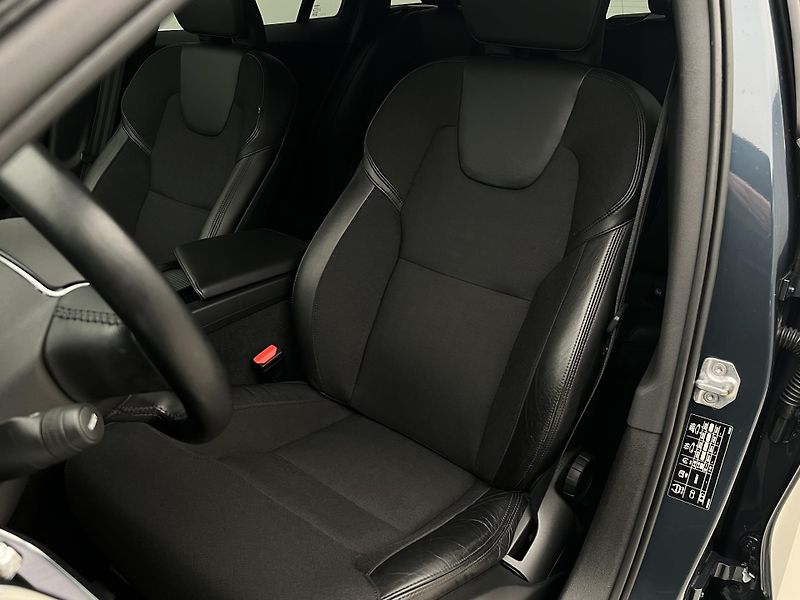 Volvo V60 B4 MOMENTUM AUT  - fotka 17 z 42