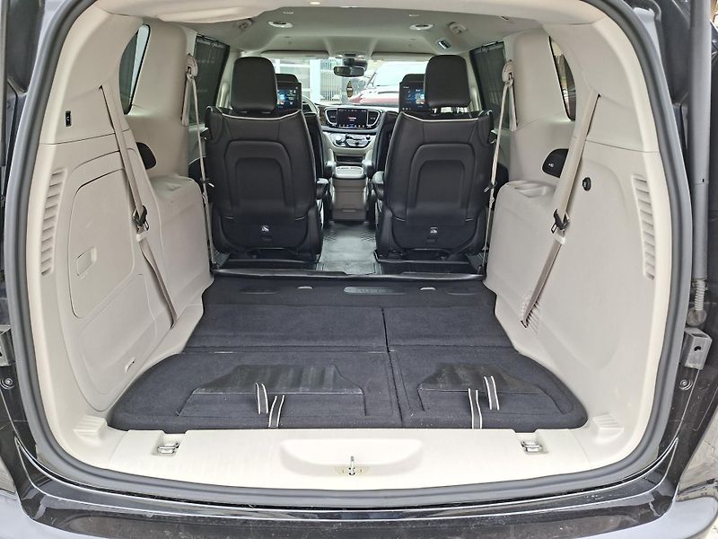 Chrysler Pacifica (2021) 3,6 LIMITED,HYBRYD, REZERVACE  - fotka 17 z 38