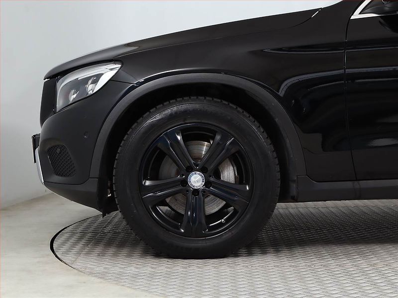 Mercedes-Benz GLC (2016) 220 d 4MATIC, 4X4 - fotka 13 z 22
