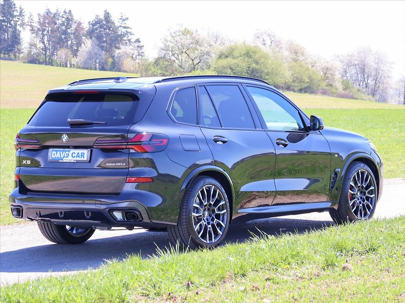 BMW X5 3,0 xDrive 30d  Mpacket - fotka 7 z 45