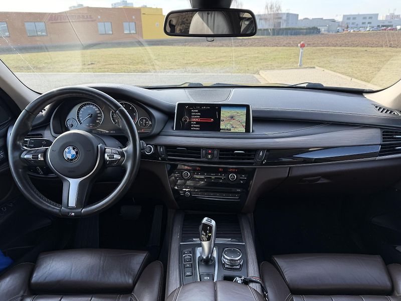 BMW X5 40D LED PANORAMA ROZVODY - fotka 11 z 39