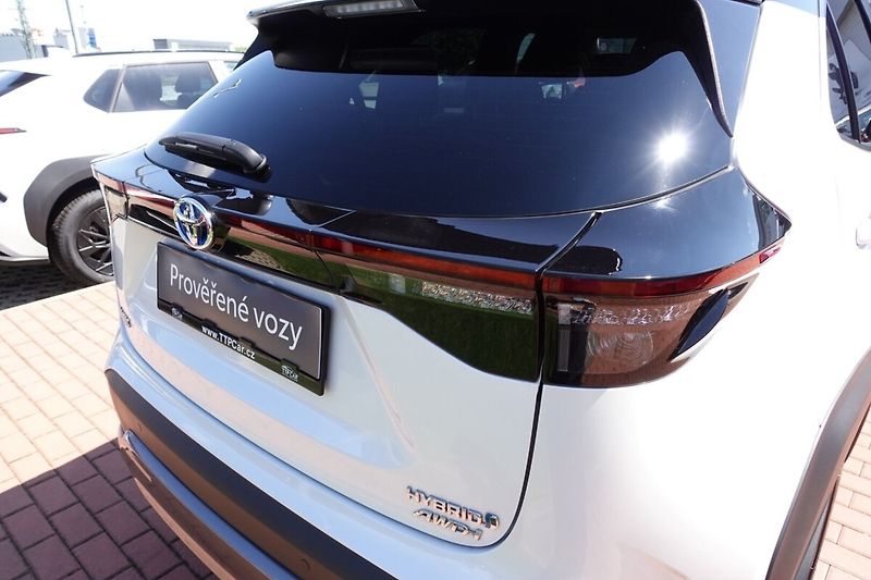 Toyota Yaris Cross 1,5 HEV Adventure 4x4 - fotka 33 z 34