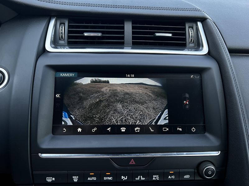 Jaguar E-Pace 2.0T 147kW AWD Sport 1.Maj  - fotka 17 z 23