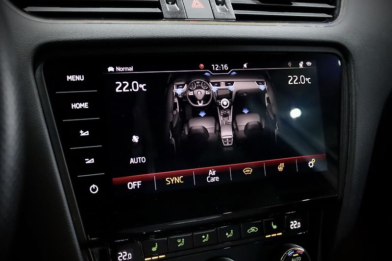 Škoda Octavia 3 FL 2.0 TSI 180 kW DSG RS - fotka 33 z 43