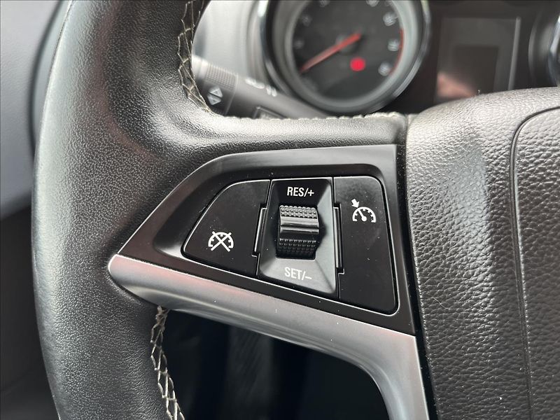 Opel Meriva 1,4 i 88KW AUTOMAT AC SERVIS - fotka 21 z 39