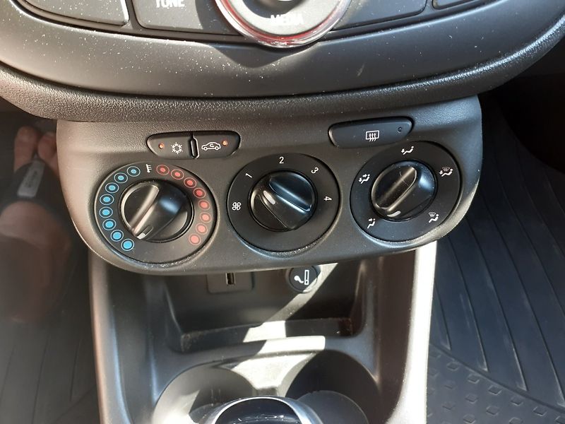 Opel Corsa (2016) 1.4 i AUTOMAT - fotka 12 z 34