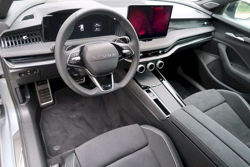 Škoda Superb (2025) Combi SportLine 1,5 TSI 150 kW - fotka 7 z 33