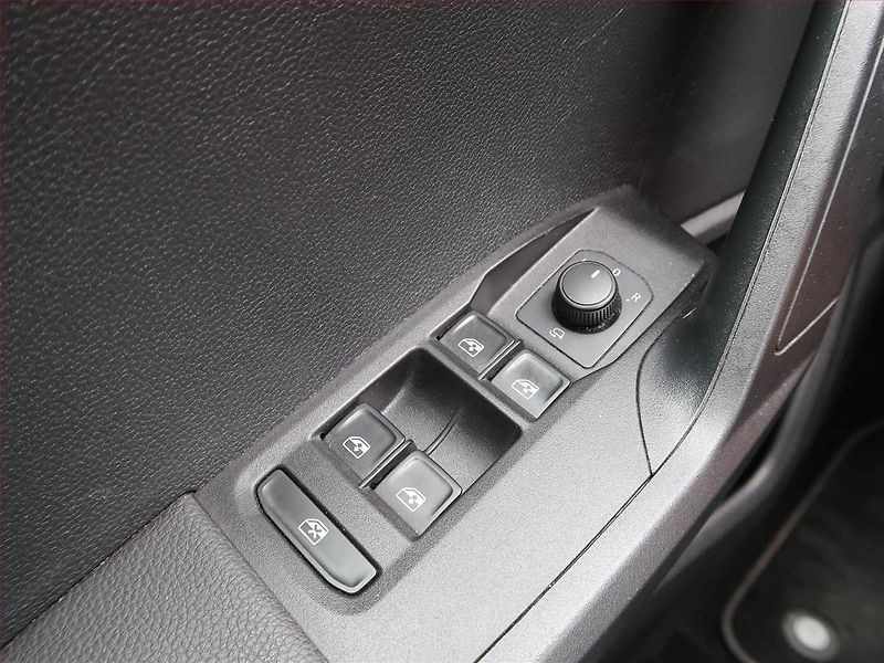 Seat Arona (2018) 1.6 TDI, Vyhř. sedaček - fotka 17 z 19